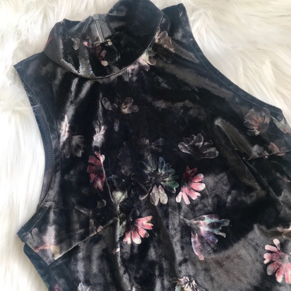 ｖｅｌｖｅｔ  ｆｌｏｒａｌ  ｃｒｏｐ  ｔｏｐ - Picture 2 of 4
